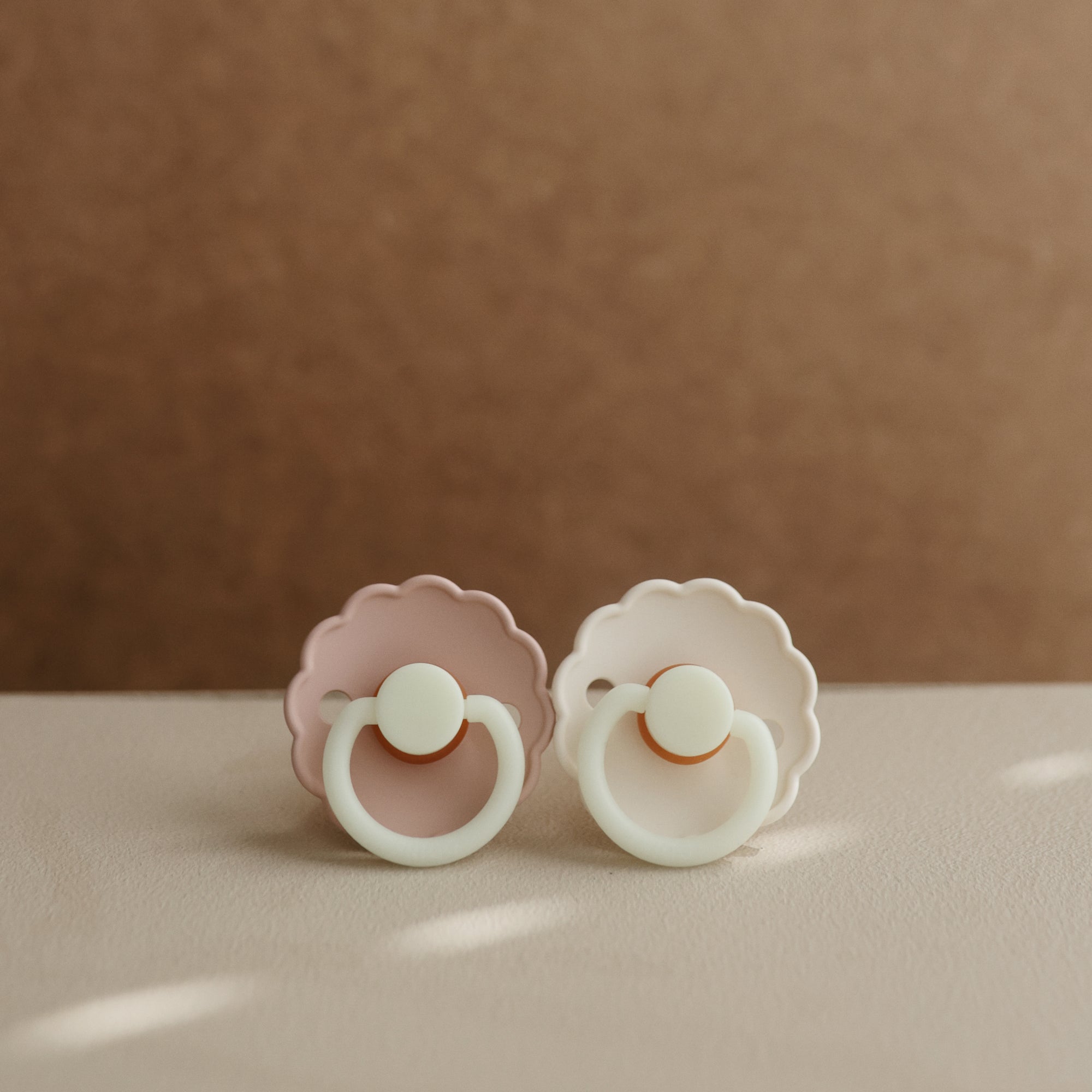 FRIGG Daisy Night Silicone Pacifier 2-Pack