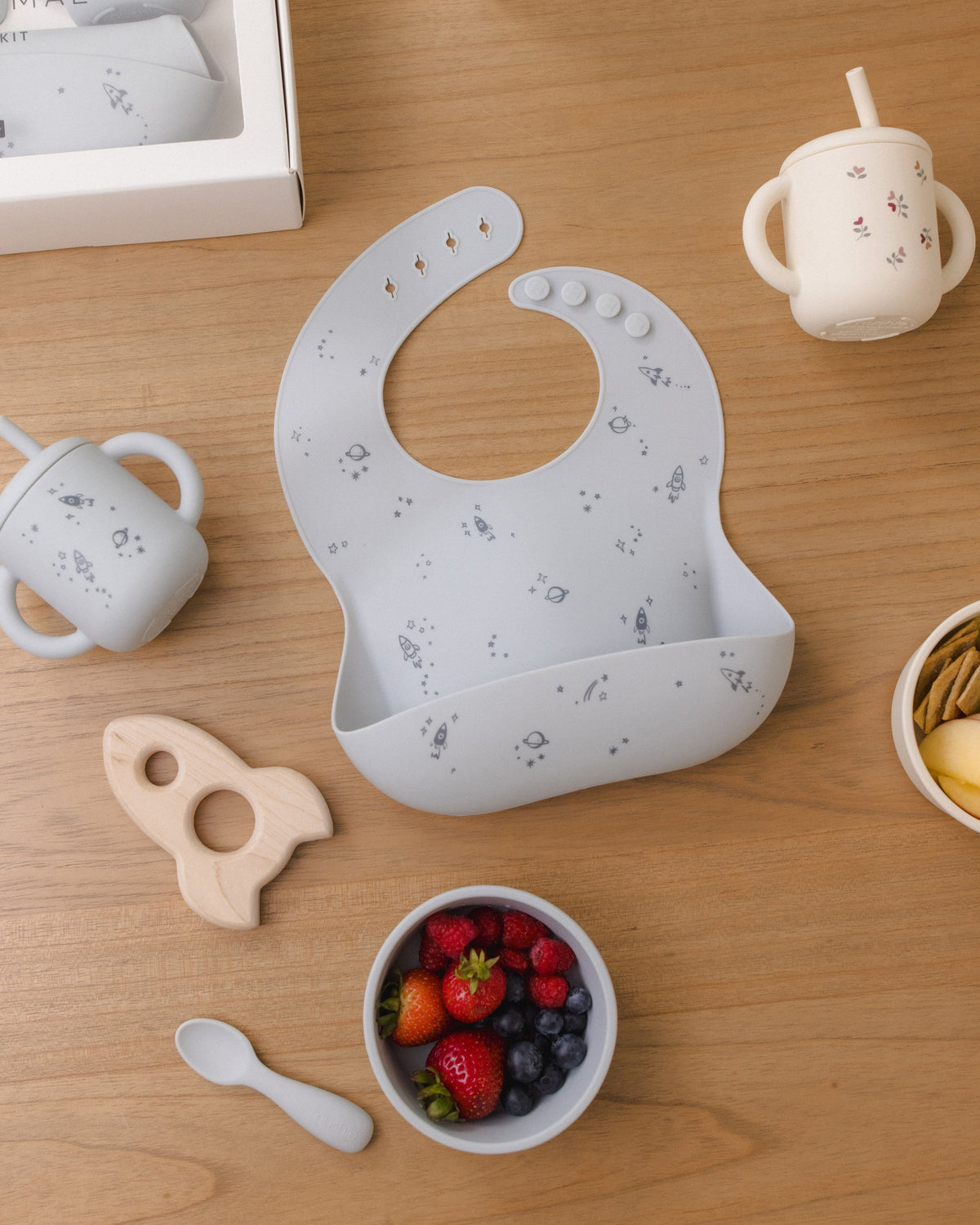 Rylee + Cru Feeding Kit Space on a wooden table.