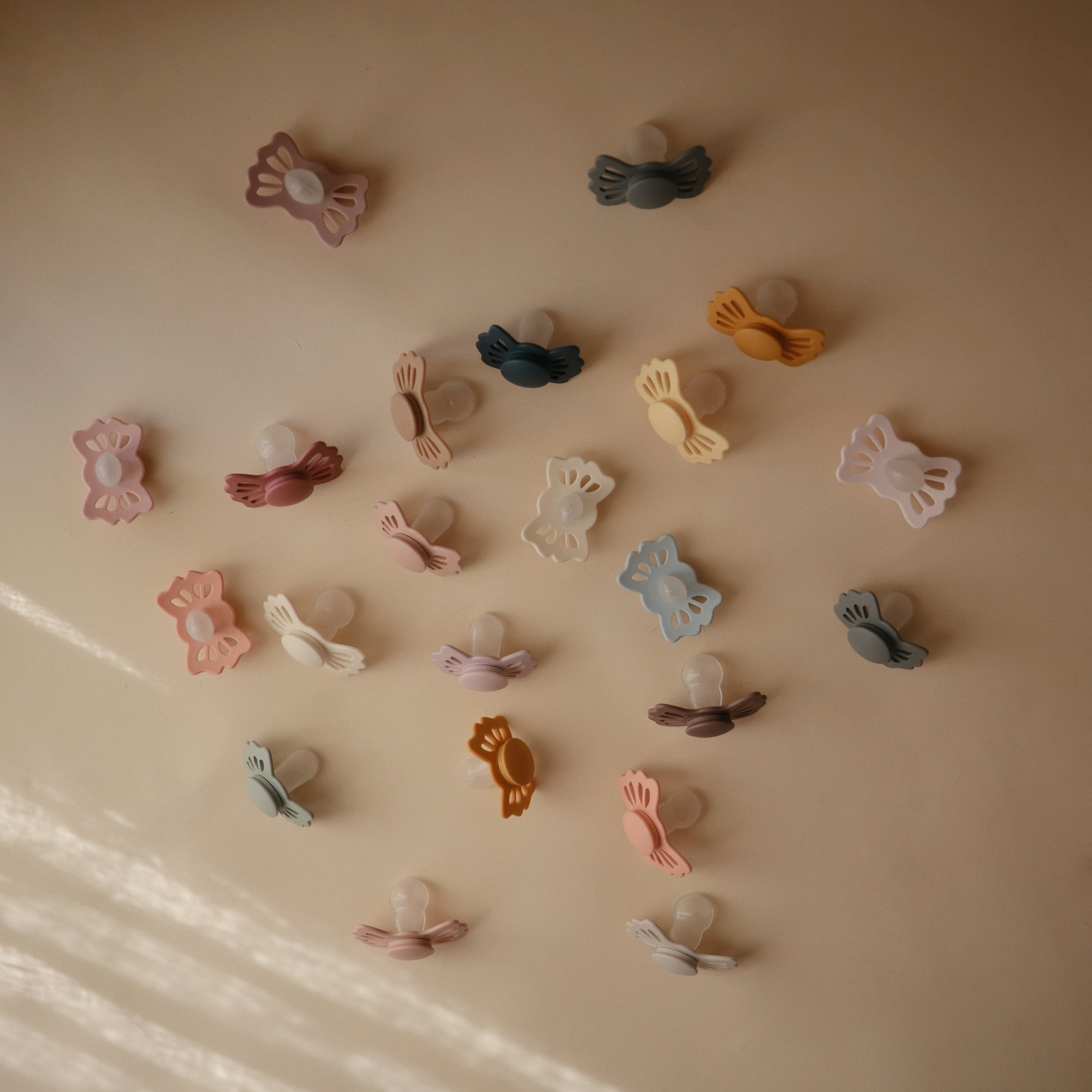 FRIGG Butterfly Anatomical Silicone Pacifier 2-Pack (6-18 Months)