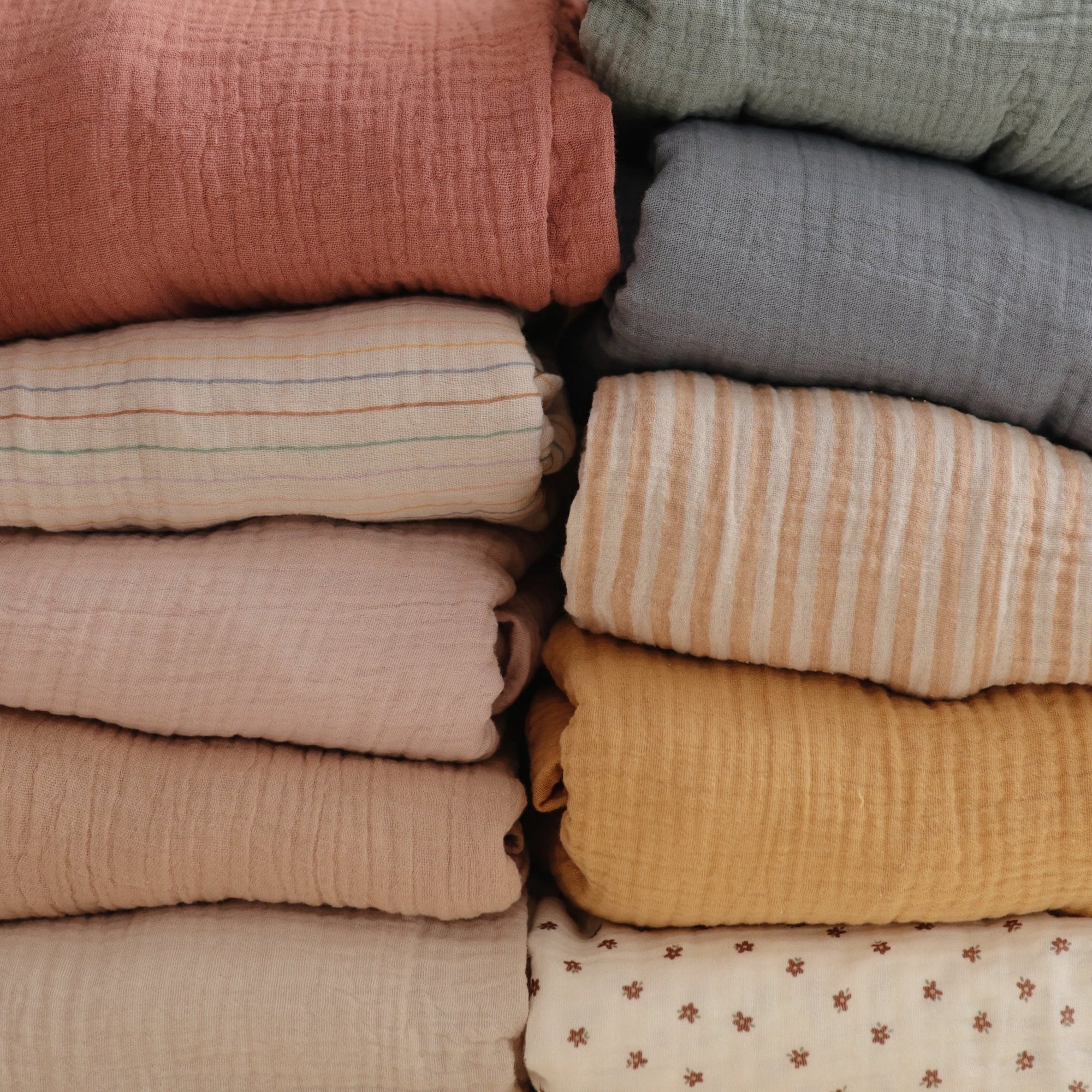 Mushie Mini Muslin Crib Sheet—breathable, soft cotton bedding for your baby’s crib.